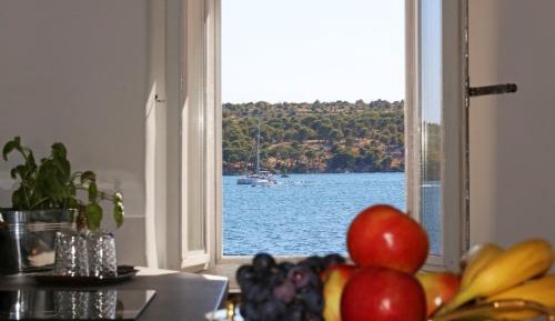 Apartment with Balcony and Sea View