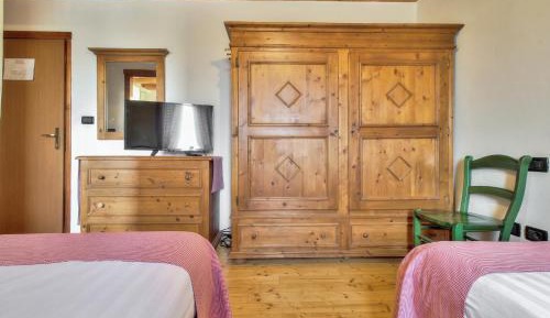 Twin Room with Bathroom