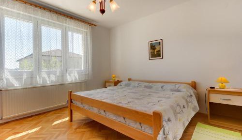 Apartment with Garden View