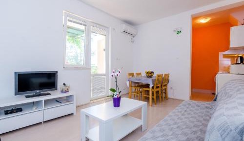 One Bedroom Apartment with Terrace and Sea View