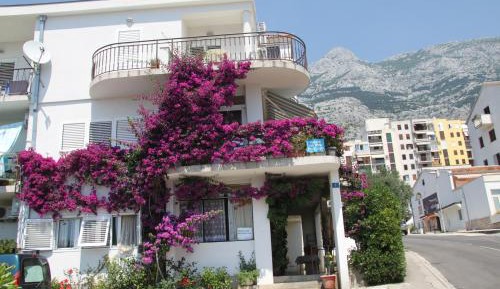 One-Bedroom Apartment (2 Adults)