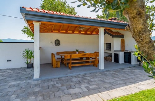 Donji Prolozac Villa | Villa Carol - Four Bedroom Villa, Sleeps 8