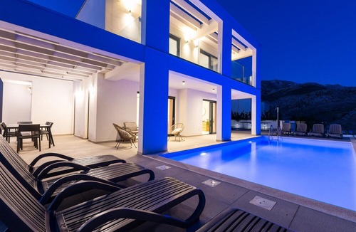 Zrnovnica House | Awesome Home in Zrnovnica With Sauna, Wifi and Swimming Pool