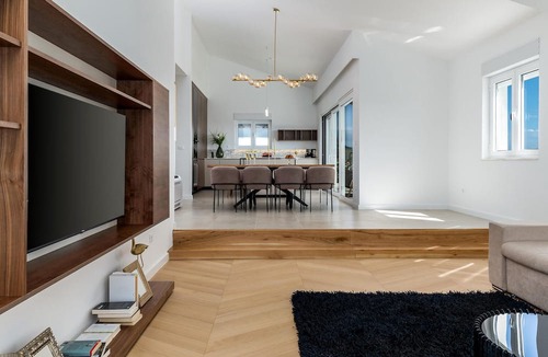 Mravince House | Beautiful Home in Kucine With Wifi, 4 Bedrooms and Heated Swimming Pool