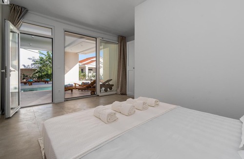 Mravince House | Beautiful Home in Kucine With Wifi, 4 Bedrooms and Heated Swimming Pool