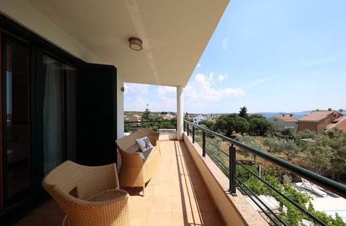 Diklo Villa | Villa Paradise, 16 PAX , private pool, near sea, bbq