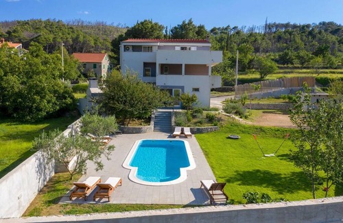 Tugare House | Holiday house Tugare for 1 - 12 persons with 5 bedrooms - Row house