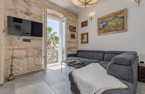 Old Town Bed & Breakfast | Grand Promenade Suite - Tale Of The Sea
