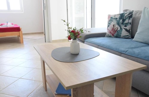 Razanj House | Luger holiday flat with conservatory and terrace