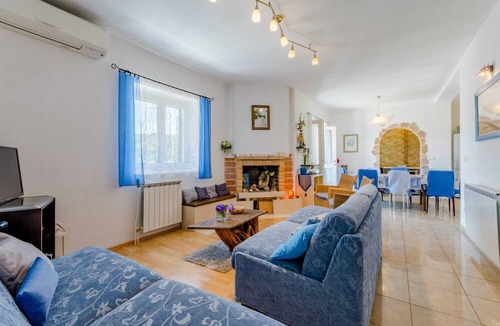 Postira Villa | Apartment Blue Oasis - Three Bedroom Apartment