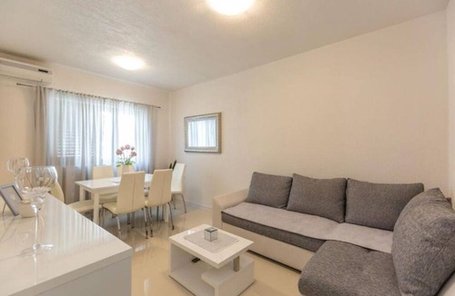 Istok Apartment | Apartment Tattoo - modern & free parking: A6(2+1) - Makarska, Riviera Makarska, Croatia