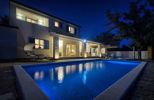 Muzini House | Holiday house Tomisici for 1 - 12 persons with 5 bedrooms - Holiday home