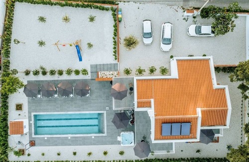 Baderna Villa | Casa Belladonna with heated pool and whirlpool