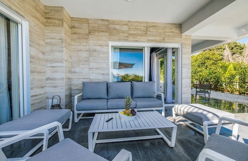 Baderna Villa | Casa Belladonna with heated pool and whirlpool