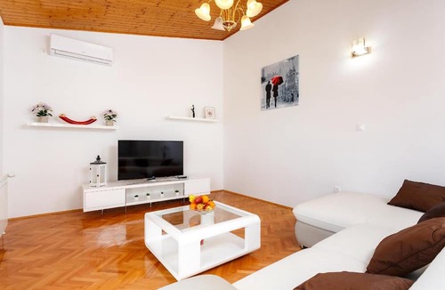 Split House | Holiday house for 8 persons approx. 180 qm in Srinjine, Dalmatia (Mosor)
