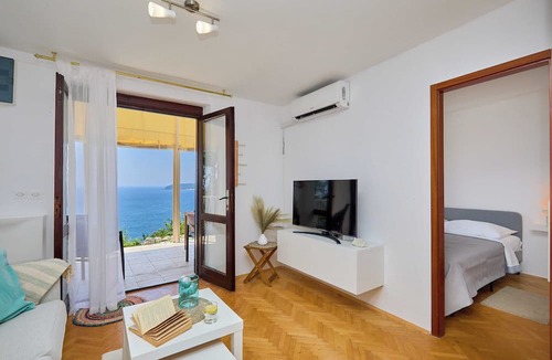 Lozica Apartment | Sunset Oasis
