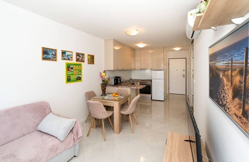 Mejasi Apartment | A1 - modern apt with the terrace & sea view