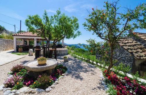 Orasac House | Apartment & Rooms Savonari