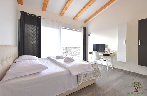 Sestanovac House | Finca with mountain views
