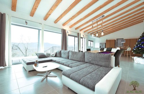 Sestanovac House | Finca with mountain views