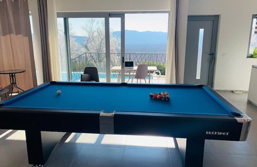 Sestanovac House | Finca with mountain views