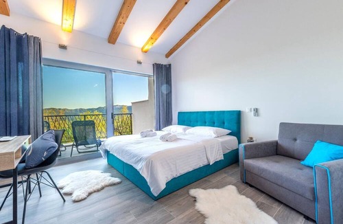 Sestanovac House | Finca with mountain views