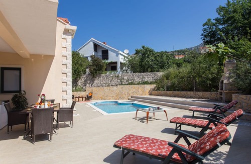 Brasina Villa | Villa Avoca