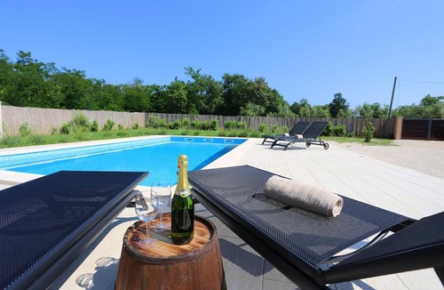 Loborika House | House Nina with a heated swimming pool