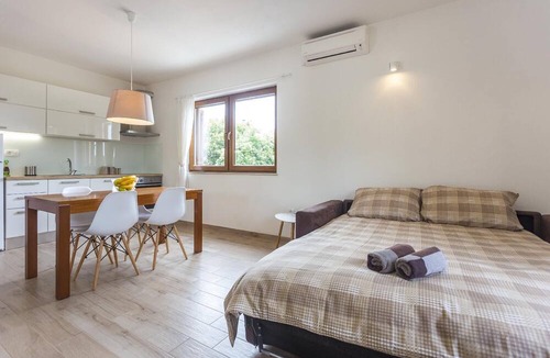 Loborika House | House Nina with a heated swimming pool