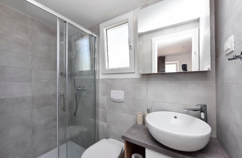 Ugljan Apartment | Mobile home beachfront