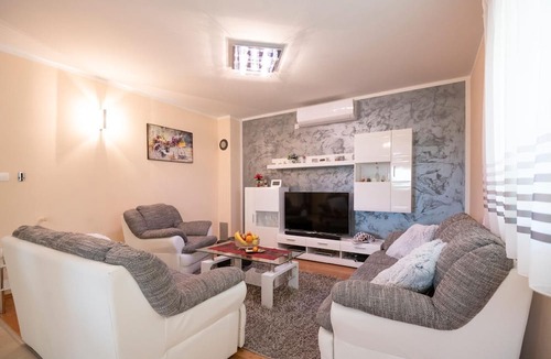 Sestanovac House | Villa "Mile" with heated pool, grill, and terrace