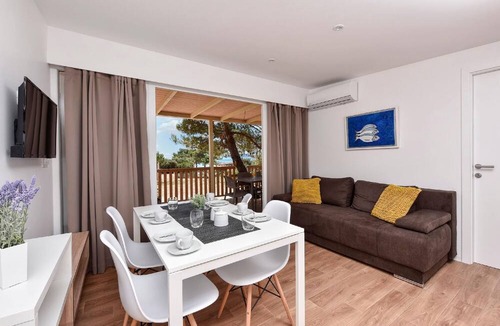 Ugljan Apartment | Mobile home beachfront