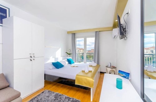 Kastel Stafilic House | Room-all Saints Suites B&b Kastela - Dou