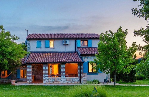Kastelir-Labinci Villa | Charming 4-BR Villa for 6 with Private Pool, Close to the Coastline