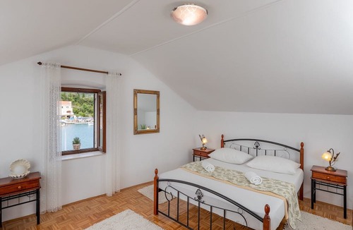 Hodilje House | Holiday Home By The Sea