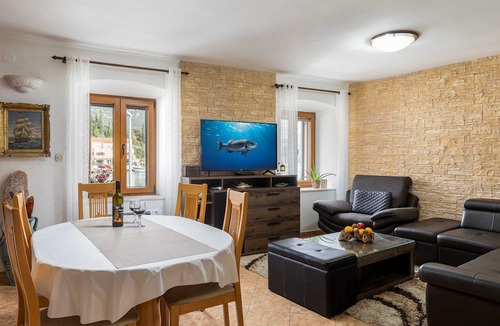 Hodilje House | Holiday Home By The Sea
