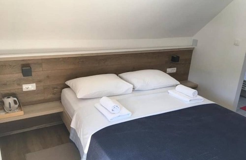 Jezerce House | Guesthouse Family Bosnic