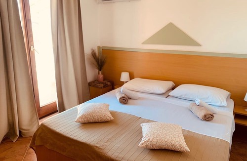 Banjole Villa | Room in Guest Room - Linc Rooms & Apartments