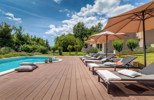Snasici House | Vacation home with pool and jacuzzi.