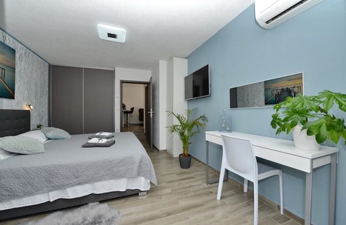 Zadar Villa | 2 Bedroom Apartment Sleeps 5 - Privat Pool