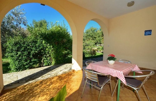 Valica Apartment | Comfortable flat in Valica with large garden