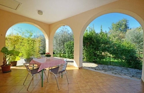 Valica Apartment | Comfortable flat in Valica with large garden