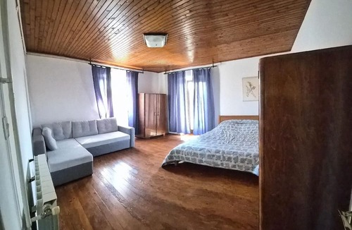 Grabri House | Holiday House with fireplace in the town of Roc