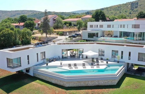 Zmijavci Villa | Luxury Villa Gealana with private pool, tennis and golf court, gym, and sauna in Zmijavci, Imotski.