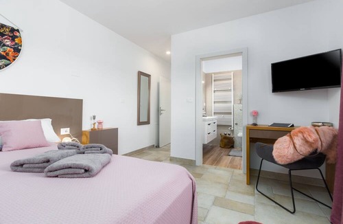 Tar Villa | Beautiful 4-star villa with pool and well-tended garden, just 2 km from the sea