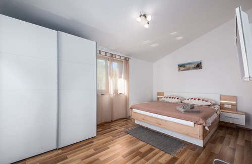 Lindar House | House Smoky, private pool, 6 people, free WiFi, outdoor kitchen, free bikes, BBQ