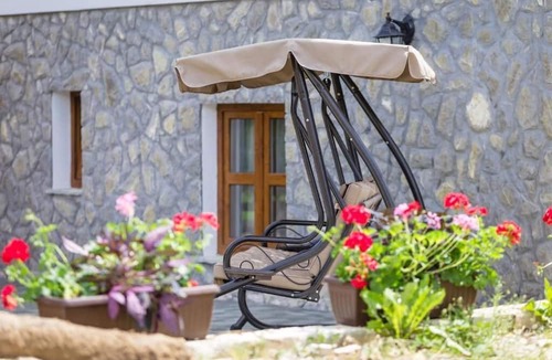 Jezerce Bed & Breakfast | Imperial house