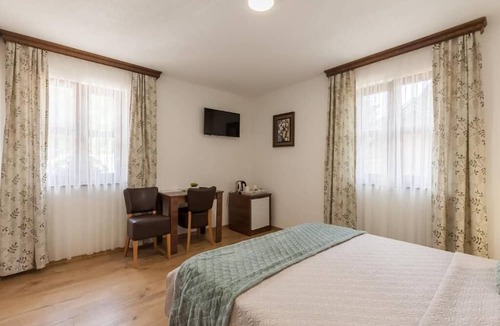 Jezerce Bed & Breakfast | Imperial house