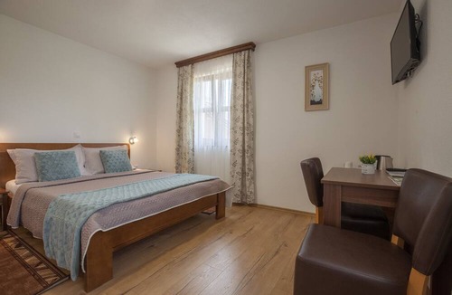 Jezerce Bed & Breakfast | Imperial house