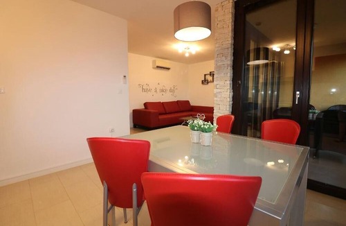City Center Apartment | Apartment "Lorena Premium" with a view of the water